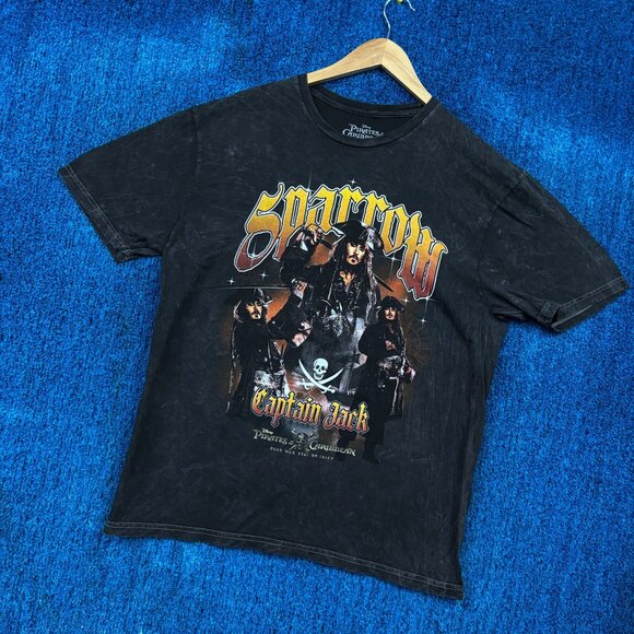 Disneyˋs Pirates of the Caribbean Graphic T-Shirt Size Large - Picture 3 of 4